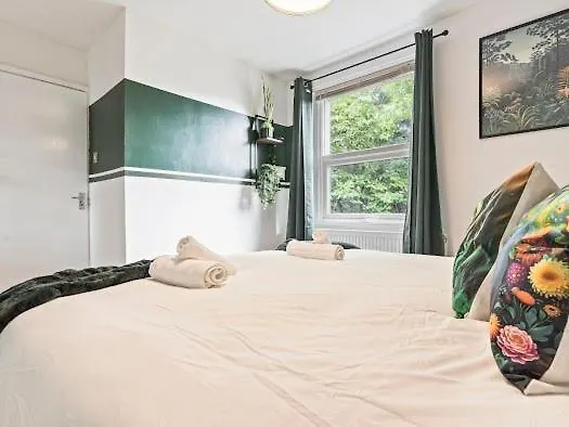 5-bdr Modern Stay, Bs6 , Ideal For Groups, Wi-fi Bristol