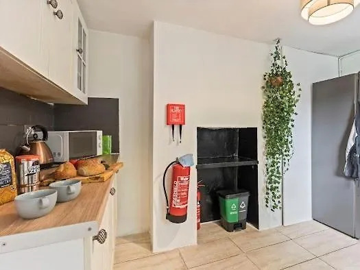 5-bdr Modern Stay, Bs6 , Ideal For Groups, Wi-fi * Bristol