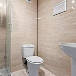 בית נופש 5-bdr Long Term Stay, Bs6 , Ideal For Groups, Free Wi-fi בריסטול
