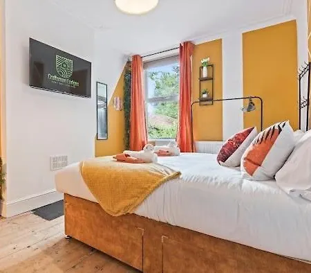 Stylish 5-bedroom Home, Bs6, Perfect For Groups, High-speed Wi-fi Holiday home