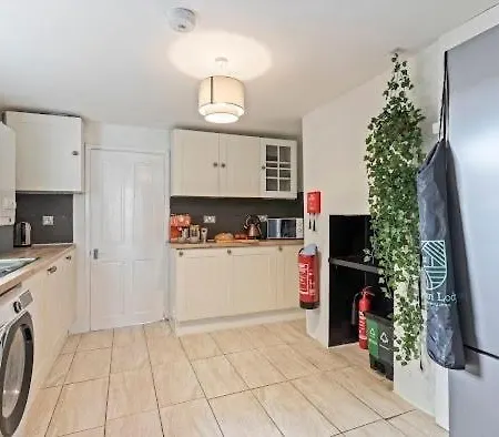 Semesterbostad Elegant 5-Bdr Stay - Bs6 - Contractors & Groups - Fast Wifi Bristol