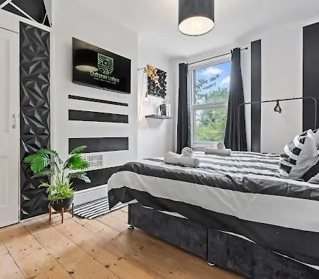 Stylish 5-bedroom Home, Bs6, Perfect For Groups, High-speed Wi-fi