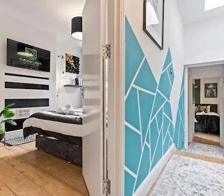 5-Bdr Modern Stay, Bs6 , Ideal For Groups, Wi-Fi Nyaraló Bristol