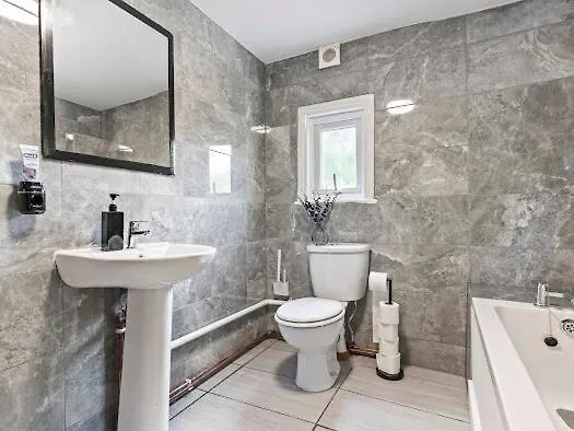 5-bdr Modern Stay, Bs6 , Ideal For Groups, Wi-fi * Bristol