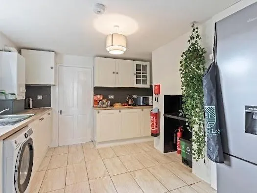 Casa vacanze 5-bdr Modern Stay, Bs6 , Ideal For Groups, Wi-fi Bristol