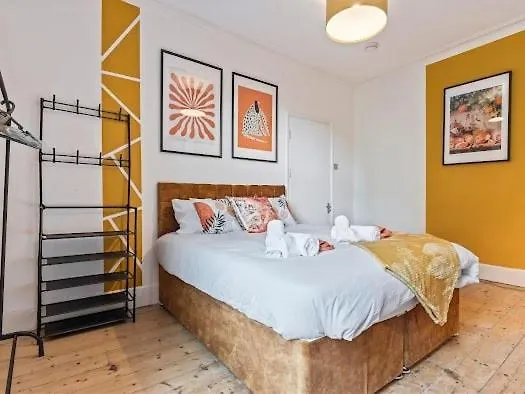 5-bdr Modern Stay, Bs6 , Ideal For Groups, Wi-fi Bristol