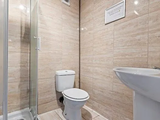 Hébergement de vacances 5-bdr Modern Stay, Bs6 , Ideal For Groups, Wi-fi Bristol