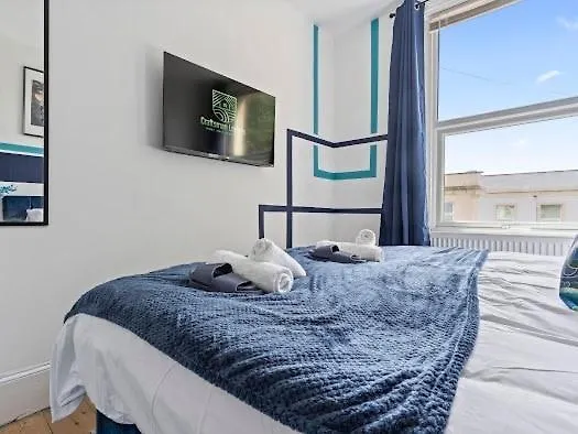 5-bdr Modern Stay, Bs6 , Ideal For Groups, Wi-fi * Bristol