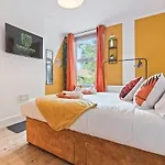 5-bdr Long Term Stay, Bs6 , Ideal For Groups, Free Wi-fi 度假居