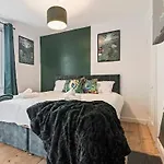 度假居 5-bdr Long Term Stay, Bs6 , Ideal For Groups, Free Wi-fi