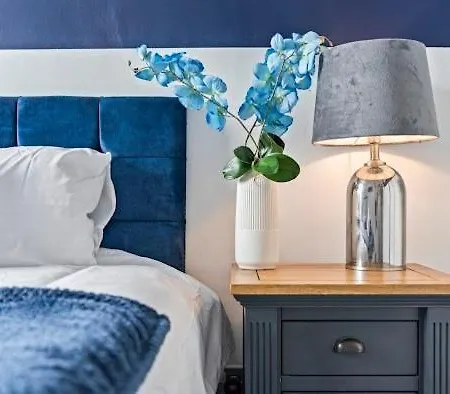 Feriehus 5-Bdr Modern Stay, Bs6 , Ideal For Groups, Wi-Fi *