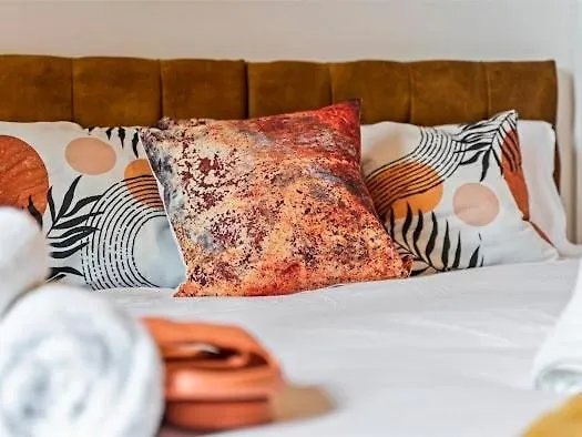 5-bdr Modern Stay, Bs6 , Ideal For Groups, Wi-fi 度假居 *